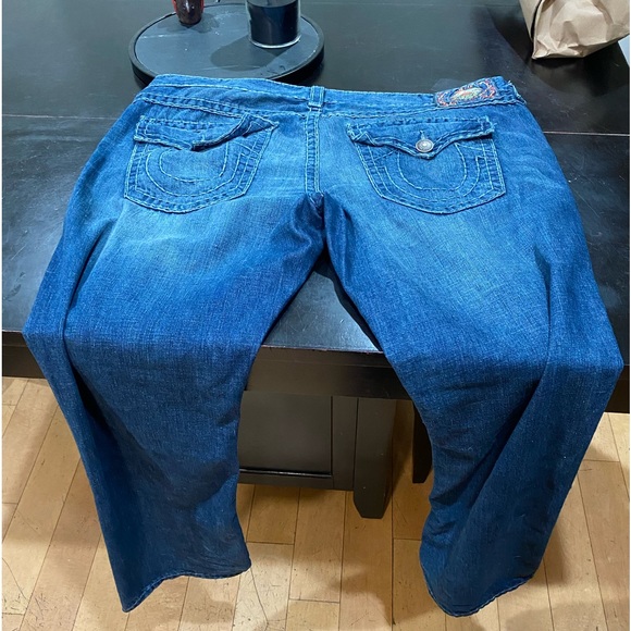 True religion hardly used no flaws waist 44 leg 32